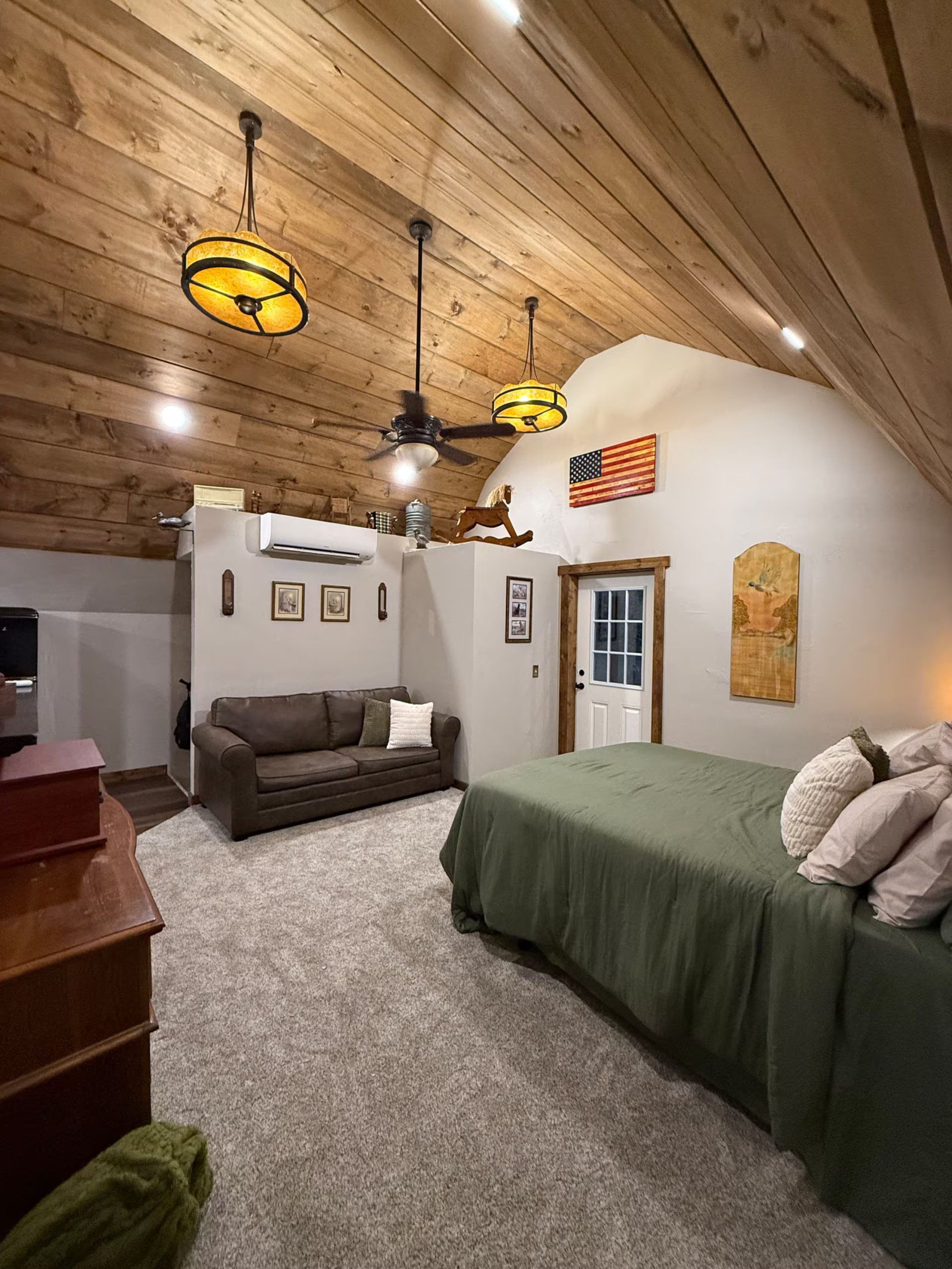 Bedroom and living area at Tate’s Hideaway near Mansfield, Missouri